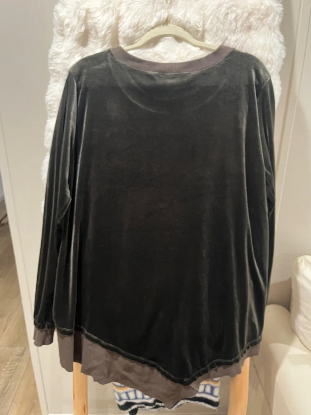 easel Black Velvet Long-Sleeve Crewneck Top - Picture 3 of 5